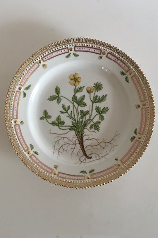 Royal Copenhagen Flora Danica Luncheon Plate No 3550