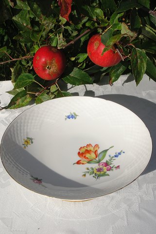 Bing & Grondahl Saxon flower Cake dish