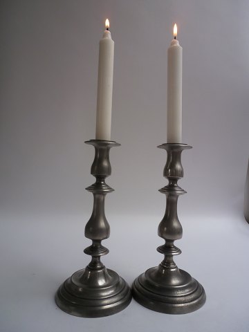 1 pair of pewter candlesticks, England approx. 1860.