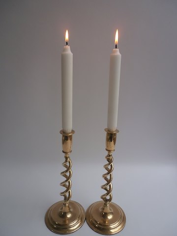 1 pair of brass candlesticks, England approx. 1880.
