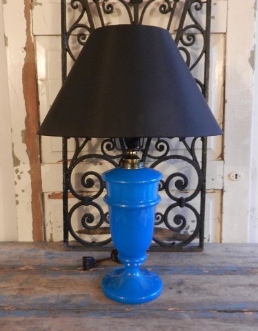 1800tals bordlampe i kraftigt blåt opaline glas