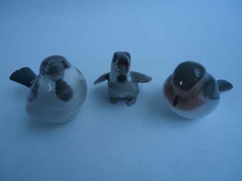 Birds in porcelainm Denmark approx. 1920.