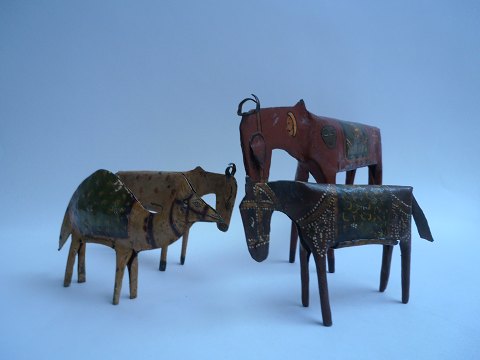 4 figures in iron, China approx. 1880.