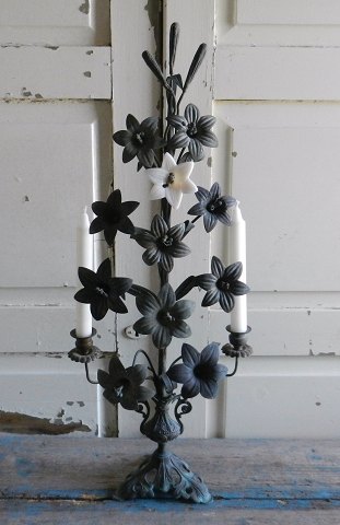 1800tals fransk kirkestage, sortpatineret med opaline blomst.