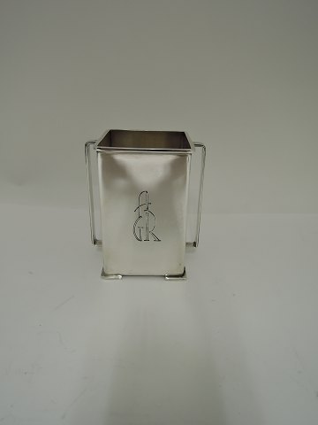 Hingelberg
 Sterling (925)
 Pen holder?