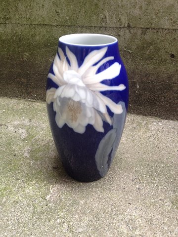 B&G vase i porcelæn af Maria Smidt