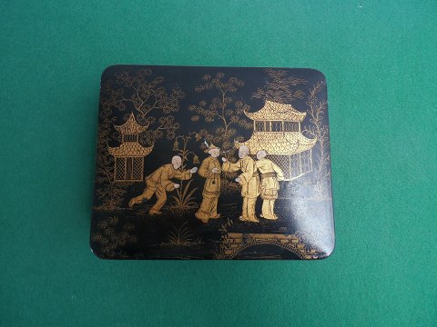Box in Chinese lacquer, China about 1870.