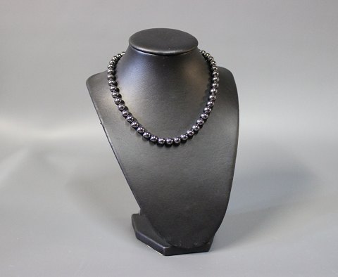 Hematite necklace with dark grey bloodstones and large 925 sterling Lock.
5000m2 showroom.