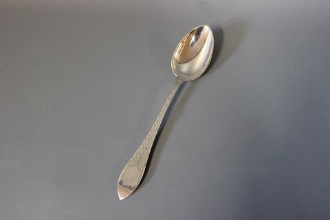 Dessert fork in Empire, hallmarked silver.
5000m2 showroom.