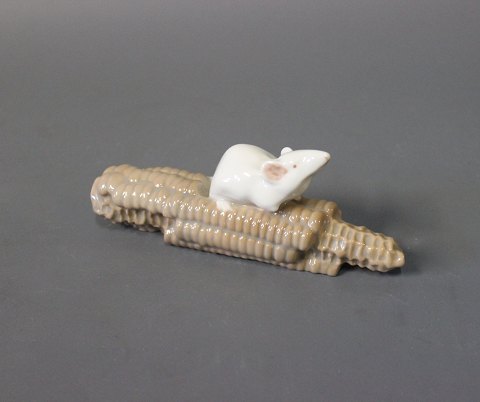 Royal figurine mouse on corn, Erik Nielsen no. 512. 
Great condition
