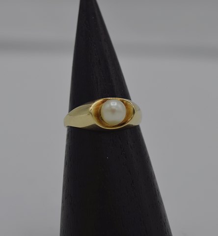 14k guldring m. perle. Str. 55