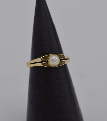 14k guldring m. perle. Str. 56,5