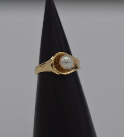 14k guldring m. perle. Str. 48