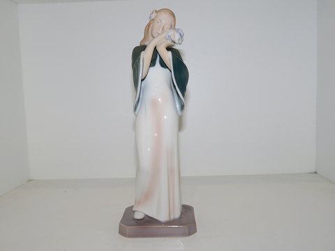 Bing & Grondahl Figurine
Ophelia from Hamlet