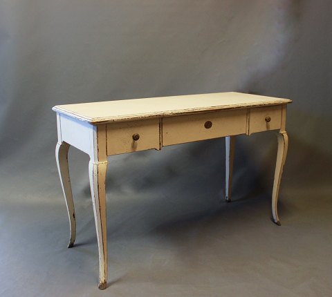 Gray painted desk in the style of gustavian from the 1930s.
5000m2 showroom.
