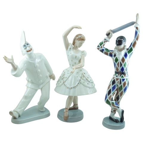 Bing & Grøndahl; Figurer, Pjerrot #2353, Harlekin #2354 & Columbine #2355 af 
porcelæn