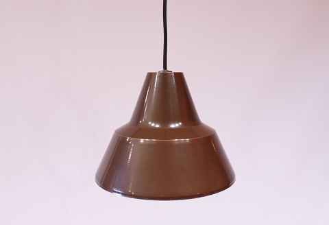 Brun værkstedslampe af dansk design fra 1960erne.
5000m2 udstilling.