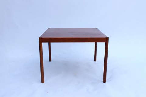 Small lamp table in teak of danish design from the 1960s.
5000m2 showroom.