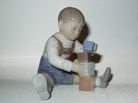 Dahl Jensen Figurine
Boy playing with blocks
SOLD