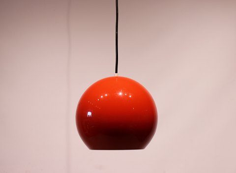 Orange retro lampe af dansk design fra 1970erne, i flot brugt stand.
5000m2 udstilling.