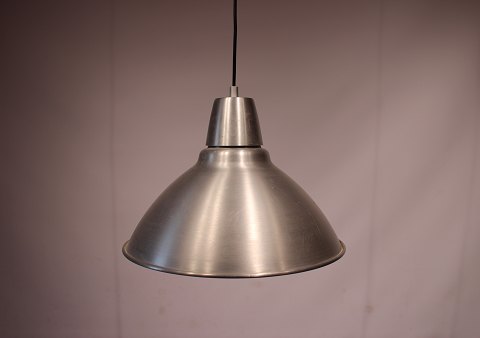 Workshop lamp in aluminum of danish design from the 1970s.
5000m2 showroom.
