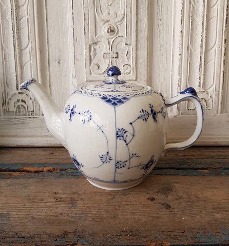 Royal Copenhagen Blue Flutet half lace - large tea pot no. 612
