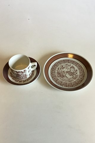 Bjorn Wiinblad, Nymolle August Month Cup No 3513, Saucer and Cake Plate No 3520