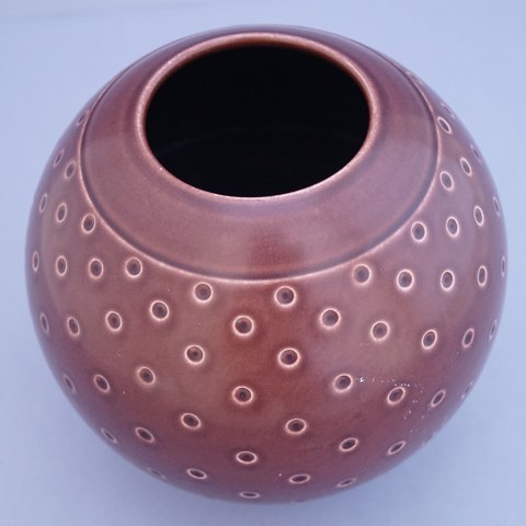 Niels Thorson for Aluminia; vase in faience with reddish brown glaze #1605
