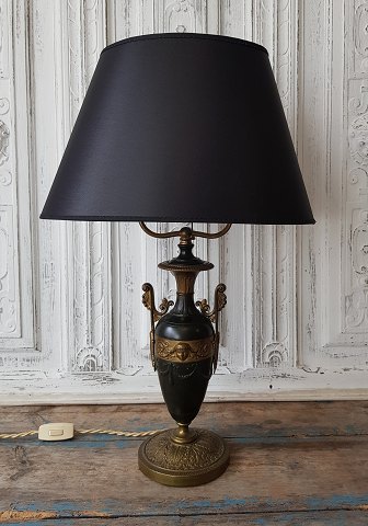 Fransk vaseformet bordlampe i forgyldt og patineret bronze