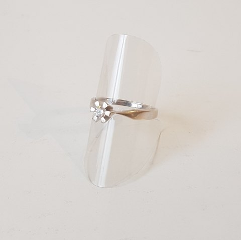 Solitaire ring in 14kt white gold with brilliant 0.15ct