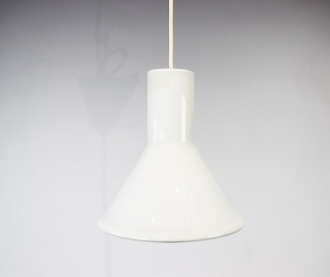 Mini P&T pendant of white opaline glass manufactured by Holmegaard in the 1970s.
5000m2 showroom.