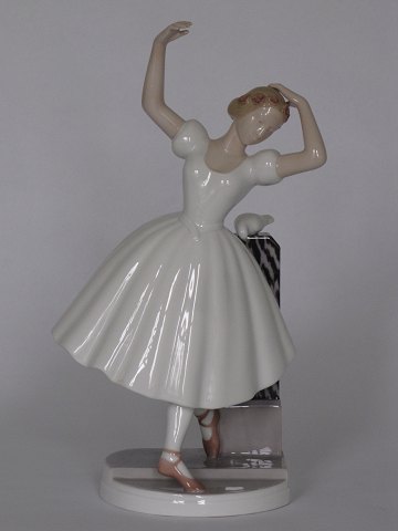 Ballet dancer
B & G
Porcelain