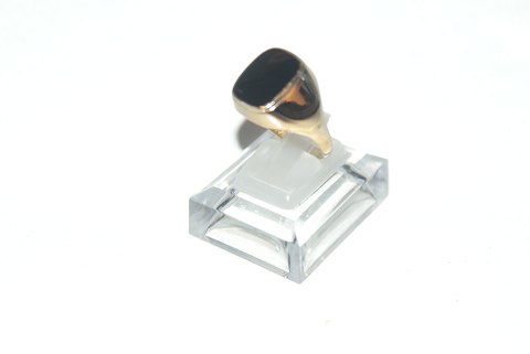 Elegant ring med sort onyx  i 14 karat guld