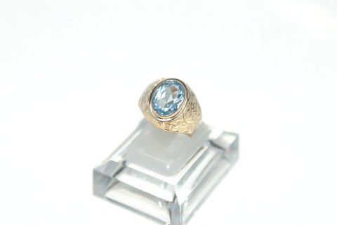 Elegant ladies with light blue stone in 14 carat gold