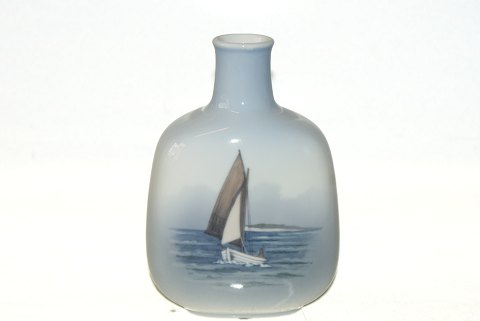 Royal Copenhagen vase
Design: Sailing ship
SOLD