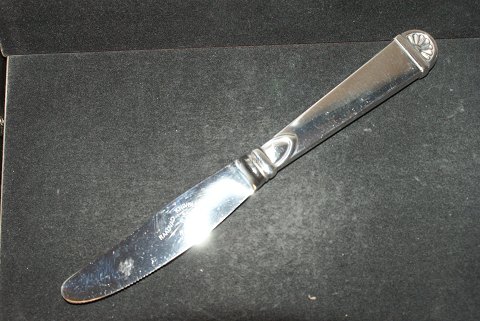 Lunch Knife w / saw cut
Søjle silver cutlery