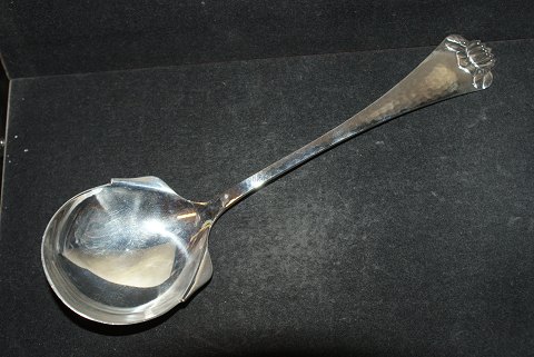 Serveringsske  Åkande Dansk sølvbestik
Hans Hansen Sølv
Længde 21 cm.