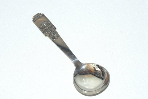 Marmalade spoon / Sugar spoon in silver
In memory of Holbæk Town Hall
Length approx. 13 cm