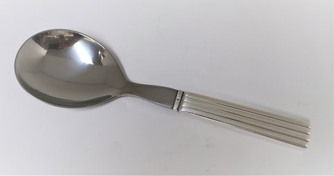 Georg Jensen. Bernadotte. Sterling (925). Serveringsske med stål. Længde 19,5 
cm. Produceret 1933-1945