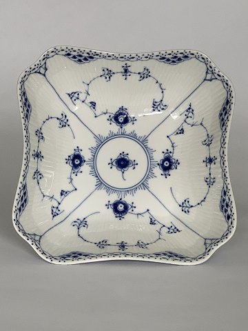 Blue Fluted 
Half Lace
Bowl
Royal Copenhagen