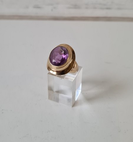 Vintage ring i 14 kt guld med stor ametyst