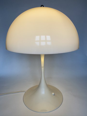 Verner Panton
Panthella
Table lamp