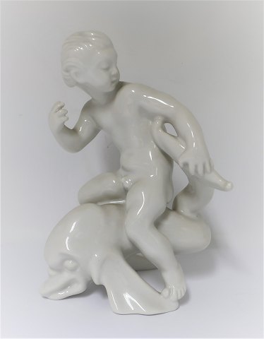 Bing & Grøndahl. Porcelænsfigur. Kai Nielsen. Havbarn på delfin, blanc de chine. 
Højde 18 cm. (1 sortering)