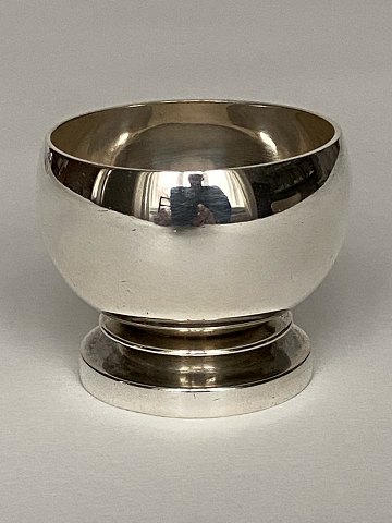 Georg Jensen
Pyramid
Egg cup
Sterling silver