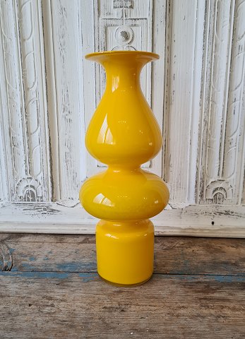 Carnaby gul vase - Holmegaard - Kastrup 30 cm.