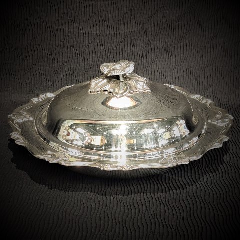 Cohr; A lid dish of hallmarked silver, 1945