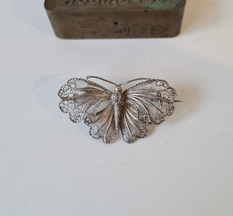 Filigran sølv broche i form af sommerfugl