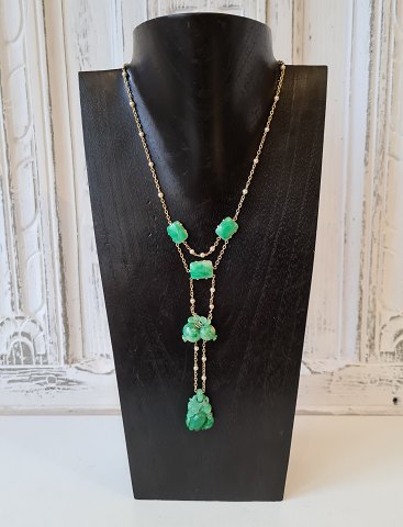 Necklace in 18 kt gold with beautifully carved jade and Akoya pearls
