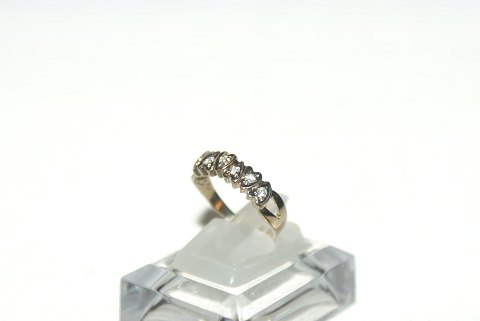 Elegant ladies ring with stones in 14 carat gold