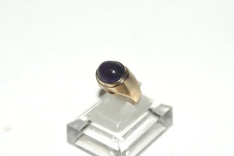 Elegant dame ring med lilla sten i 8 karat guld
web 8545